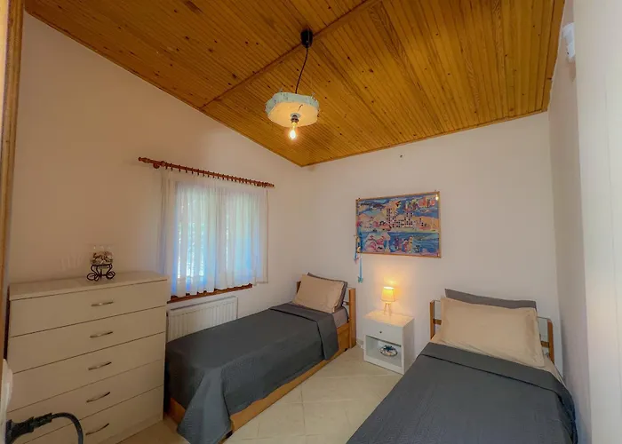 Potidaia Elegant Summer House *